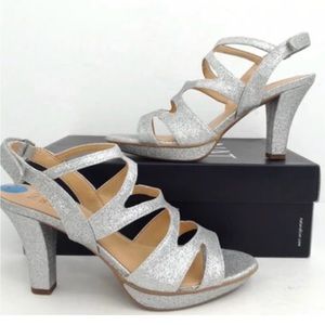 Naturalizer Dianna silver heels size 8.5